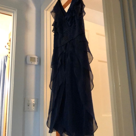 Dress - Picture 3 of 4